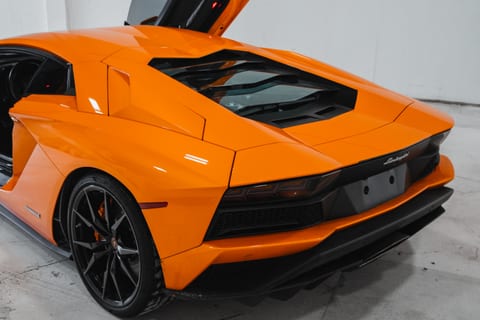 Lamborghini Aventador (Orange) thumbnail 4