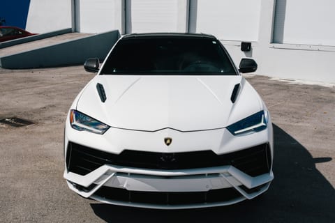 Lamborghini Urus thumbnail 3