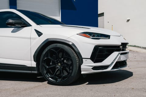 Lamborghini Urus thumbnail 5