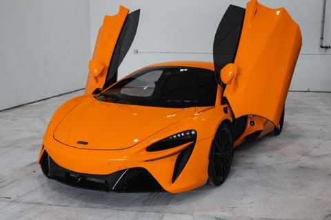 McLaren Artura thumbnail 1
